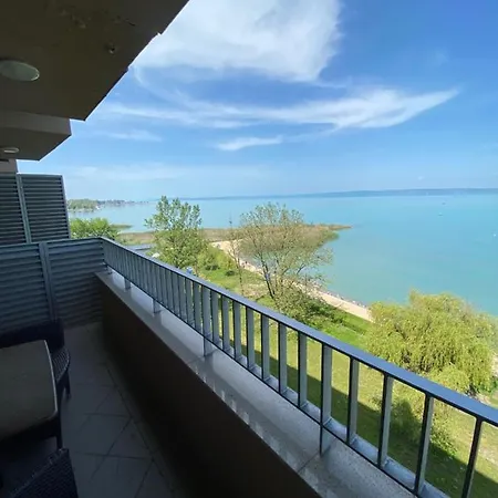Sunshine Club 218 Wellness Apartman Apartment