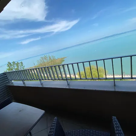 Sunshine Club 218 Wellness Apartman Apartment